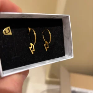 Boucles d'oreilles - mini créoles Eclairs - Adorabili Paris